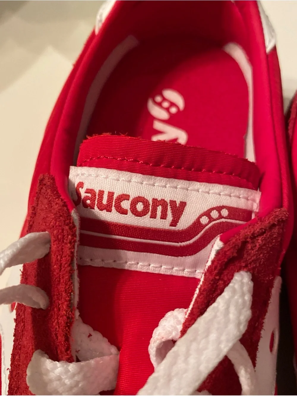 Saucony Trainer 80 Red and White Low-Top Sneakers nylon & suede Sz 6US 38.5 EU